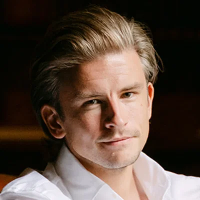 oliver headshot 2026